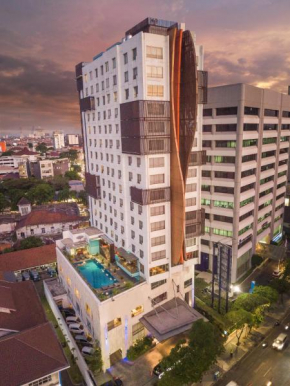  CROWN PRINCE Hotel Surabaya Managed by Midtown Indonesia  Сурабайа